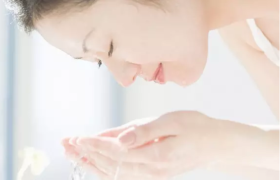 你知道早上护肤和晚上护肤有什么区别吗？