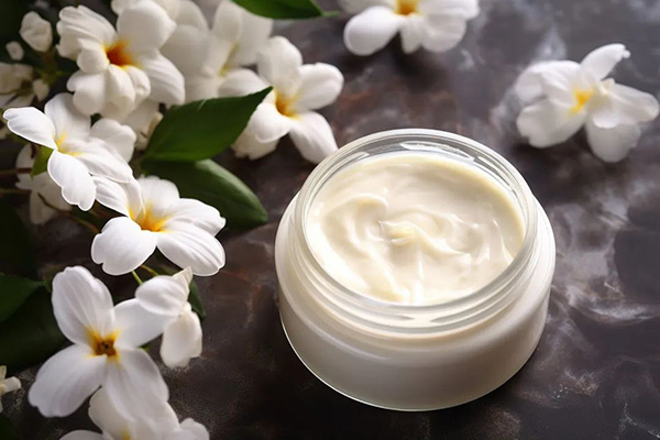 为什么涂面霜后会搓泥？涂面霜搓泥是什么原因？